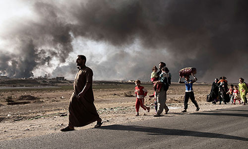 Kể từ khi chiến dịch giải phóng Mosul khỏi tay phiến quân IS bắt đầu ngày 17/10, hàng chục nghìn dân thường Iraq đã phải rời bỏ nhà cửa chạy tới các trại tị nạn ở ngoại ô thành phố Mosul.