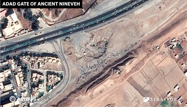 Ảnh vệ tinh chụp khu di tích được Stratfor xác định là Cổng Adad của Nineveh cổ ở Mosul hôm 18/11.