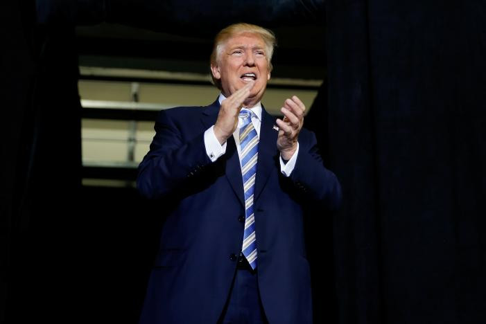 Ứng viên tổng thống Mỹ của Đảng Cộng hòa Donald Trump vận động tranh cử tại Sarasota, bang Florida. (Nguồn ảnh: Reuters).