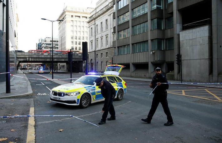 Thị trưởng London Sadiq Khan bày tỏ nỗi buồn trước vụ tấn công, đồng thời kêu gọi người dân đoàn kết chống lại khủng bố. Ảnh: Reuters.