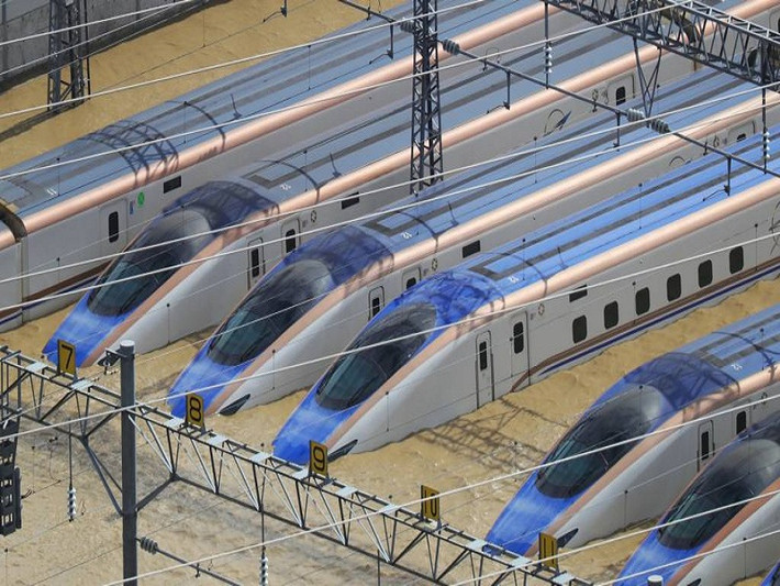 Tuyến tàu cao tốc Hokuriku Shinkansen nối thủ đô Tokyo với Kanazawa. Tuyến tàu cao tốc này được mở cửa trở lại vào ngày 25/10, gần hai tuần sau khi cơn bão Hagibis đổ bộ vào Nhật Bản. Ảnh: NAR.