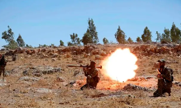 Được biết, Mặt trận al-Nusra đang kiểm soát hơn 70% tỉnh Idlib cũng như các khu vực phía Tây và Tây Bắc của Aleppo. Ảnh: The Sun. Mời độc giả xem thêm video: Quân đội Syria giành lại căn cứ quân sự gần Damascus (Nguồn: VTC14)