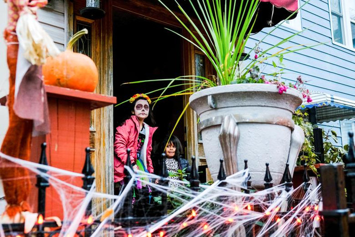 Các em nhỏ Pilsen hóa trang khi tham gia lễ hội.