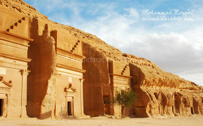Trên thực tế, Saudi Arabia có 5 di sản thế giới được UNESCO công nhận. Một trong số đó là thành phố cổ Hegra 2.000 năm tuổi, hay còn gọi là Mada'in Salih, với hơn 130 ngôi mộ hoành tráng được xây như cung điện.