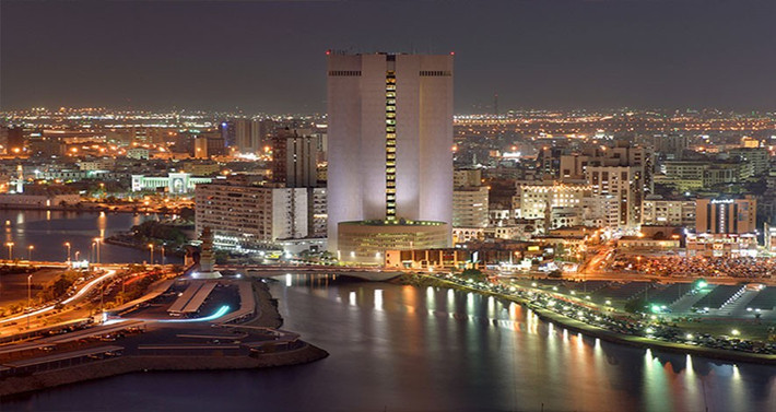 Các thành phố của Saudi, đặc biệt là thành phố cảng Jeddah hiện đại, đang phát triển với tốc độ chóng mặt. “Chúng tôi rất ngạc nhiên về tốc độ thay đổi mọi thứ ở đây”, Sami Khiary, một hướng dẫn viên địa phương nói.