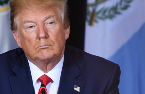 Trong diễn biến liên quan, ngày 26/11, Ủy ban Tư pháp Hạ viện Mỹ đã mời Tổng thống Trump hoặc luật sư của ông tham dự phiên điều trần đầu tiên của ủy ban vào tuần tới để phục vụ cuộc điều tra luận tội, bao gồm việc đặt câu hỏi cho các nhân chứng. Ảnh: Time.