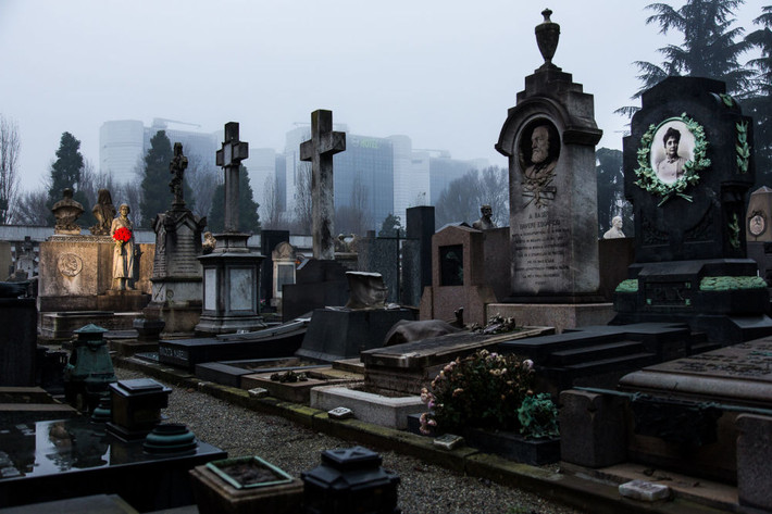 Cimitero Monumentale là một trong hai nghĩa trang lớn nhất ở Milan, Italy. Trong nghĩa trang này có rất nhiều ngôi mộ được xây dựng nghệ thuật.