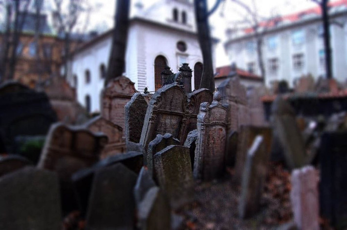 Nghĩa trang Do Thái cổ là một nghĩa trang của người Do Thái ở Prague, Cộng hòa Séc. Đây là một trong những nghĩa trang lớn nhất ở châu Âu và là một trong những di tích lịch sử quan trọng nhất của người Do Thái ở Prague.