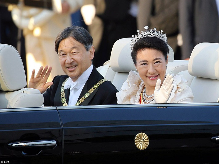 Lễ diễu hành ấn tượng của Nhật hoàng Naruhito và Hoàng hậu Masako đã diễn ra vào lúc 15 giờ chiều 10/11 (theo giờ địa phương). (Nguồn ảnh: Reuters/Daily Mail)