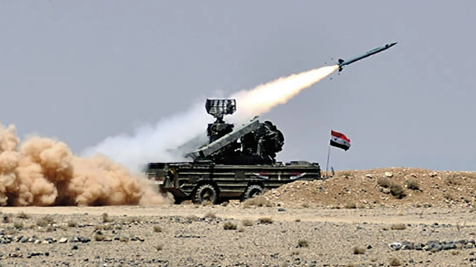 AMN đưa tin, đụng độ giữa nhóm khủng bố IS và lực lượng chính phủ Syria đã diễn ra ở vùng nông thôn phía đông Homs trong vài tháng nay, bất chấp việc Tổng thống Mỹ Donald Trump trước đó tuyên bố phiến quân IS đã bị đánh bại. Ảnh: AMN.