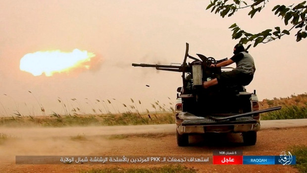 "Tổ chức khủng bố IS đã tấn công các căn cứ của lực lượng chính phủ Syria ở gần trạm bơm T3, phía đông Homs, dẫn tới cuộc trận chiến khốc liệt xảy ra giữa hai bên hôm 14/11", nguồn tin cho hay. Ảnh: CTVNews.