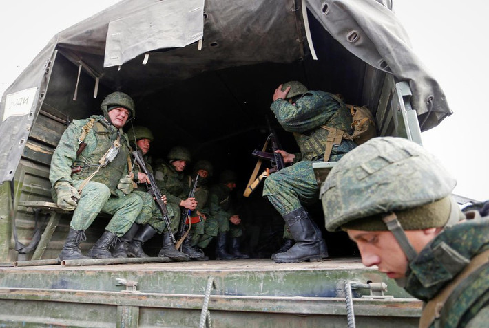 Theo kế hoạch, quân đội chính phủ Ukraine và các lực lượng ly khai thân Nga sẽ cùng rút quân khỏi một số vị trí để khởi động cho vòng đàm phán hòa bình mới nhằm chấm dứt cuộc xung đột đã kéo dài 5 năm. Ảnh: Reuters.