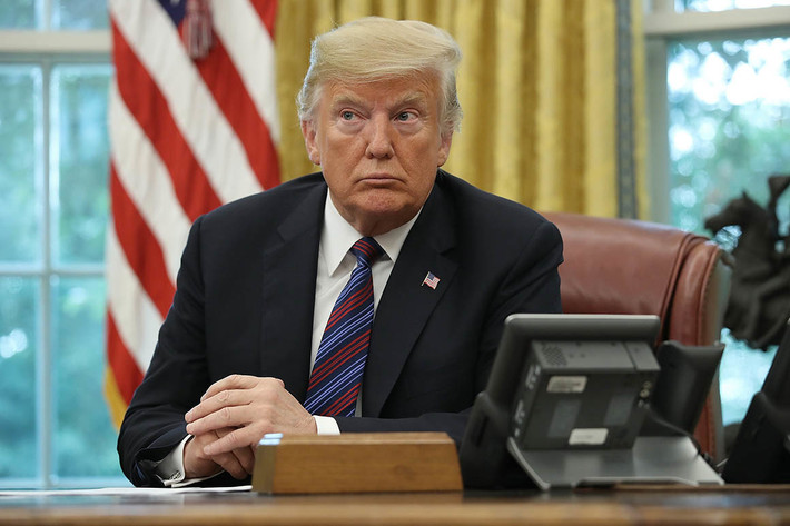Về phần mình, Tổng thống Trump phủ nhận việc tìm cách "mặc cả chính trị" với Ukraine.