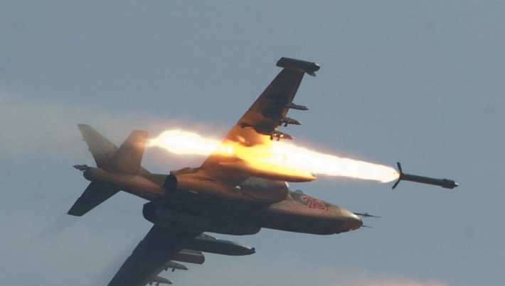 "Không quân Nga oanh kích dữ dội và phá hủy nhiều căn cứ của nhóm liên minh thánh chiến Hay’at Tahrir Al-Sham (HTS), lực lượng Đảng Hồi giáo Turkestan (TIP) và phiến quân Hurras al-Deen ở phía tây tỉnh Idlib", nguồn tin cho hay. Ảnh: DJ.