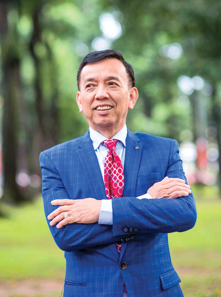 Theo thông tin trên Báo Long An, gia đình ông David Dương vốn là chủ hãng giấy nổi tiếng một thời, Cogido. Năm 1980, cả gia đình ông chuyển đến San Francisco (Mỹ) định cư. Ảnh: Báo Long An.