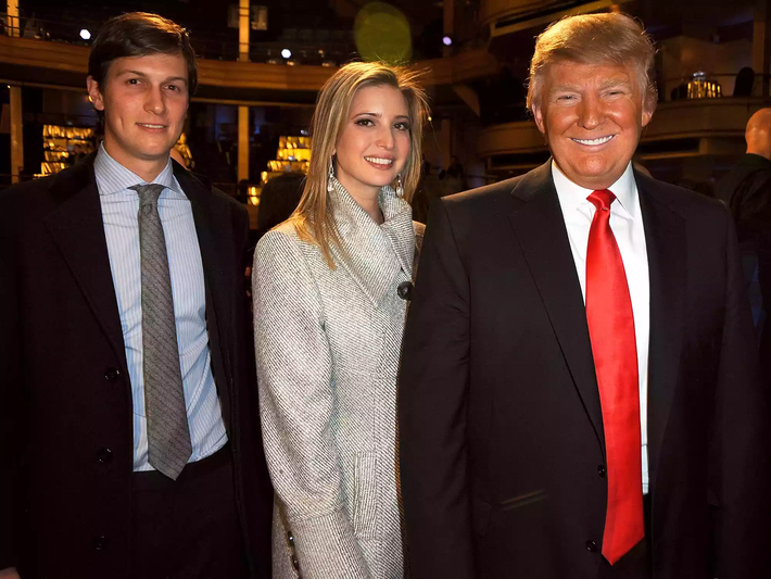 Cặp đôi từng làm cố vấn cho Tổng thống Mỹ Donald Trump trong nhiệm kỳ đầu tiên (2017-2021). Ảnh: PhimMagic.