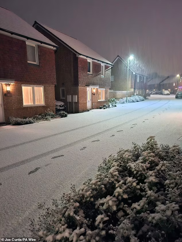 Tuyết rơi ở Basingstoke.