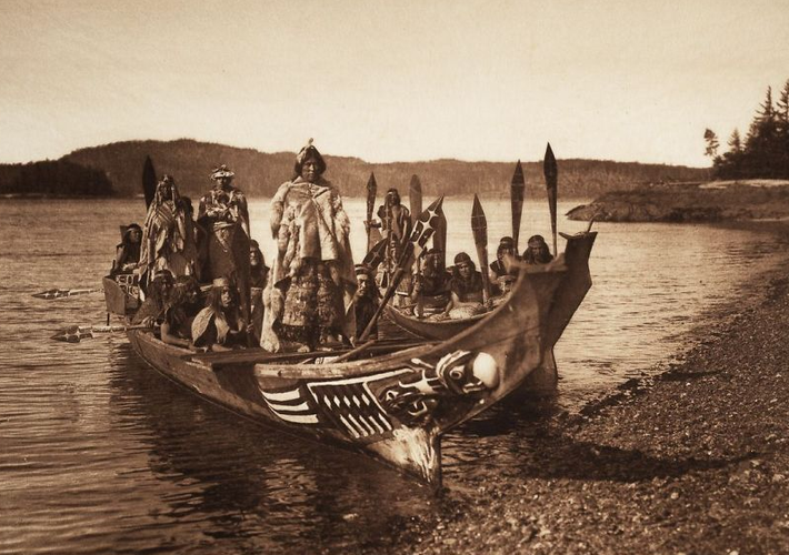 Đoàn "rước dâu" của người Kwakiutl năm 1914.