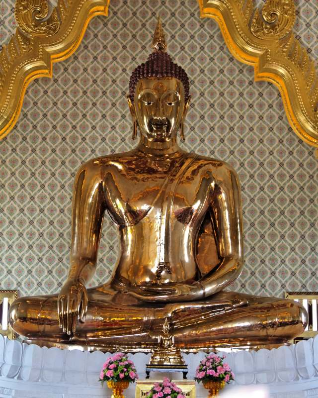 Tượng Phật Vàng, nằm ở trung tâm Bangkok, là bức tượng vàng nguyên khối lớn nhất thế giới. Bức tượng đáng chú ý này, có tên chính thức là Phra Phuttha Maha Suwana Patimakon, nặng khoảng 5,5 tấn. Ảnh: Wikimedia Commons.