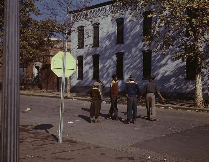 Trẻ em trên phố ở Washington, D.C, vào đầu những năm 1940.