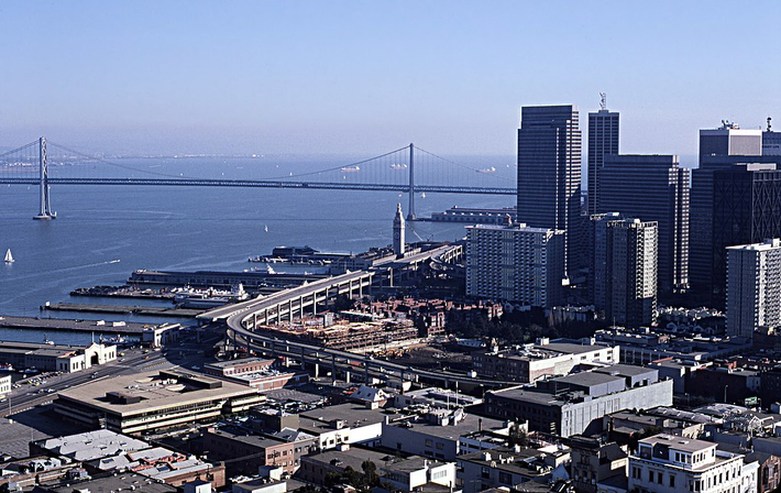 1. Tên của California bắt nguồn từ một cuốn tiểu thuyết bán chạy nhất. Theo History.com, năm 1510, tác giả người Tây Ban Nha Garci Rodríguez de Montalvo đã viết “Las Sergas de Esplandián” (“Những việc làm của Esplandián”), một cuốn tiểu thuyết kể về những chiến binh sống trên đảo California, một thiên đường đầy vàng và đá quý, đã giúp đỡ nhân vật chính Esplandián. Ảnh: Wikipedia.