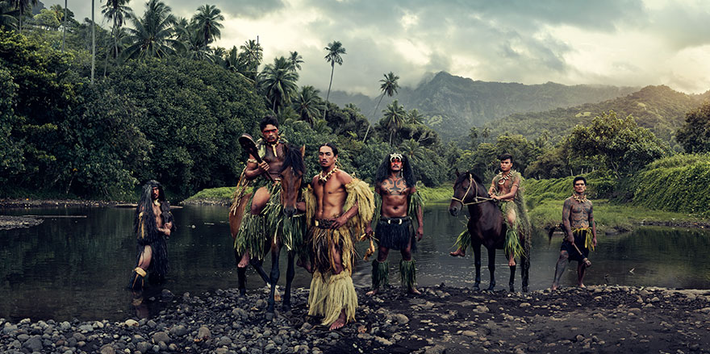 Bức ảnh chụp một số thành viên của bộ tộc bên sông Vaioa, đảo Marquesas, Polynesia thuộc Pháp.