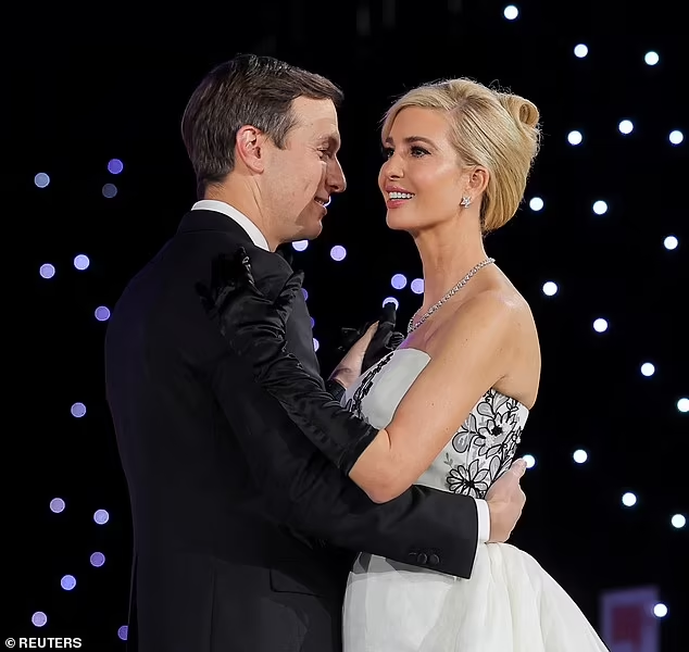 Mới đây nhất, Ivanka xuất hiện xinh đẹp, khiêu vũ cùng chồng, Jared Kushner, trong buổi tiệc sau lễ nhậm chức nhiệm kỳ thứ hai của cha cô, ông Trump, ngày 20/1/2025. Ảnh: Reuters.