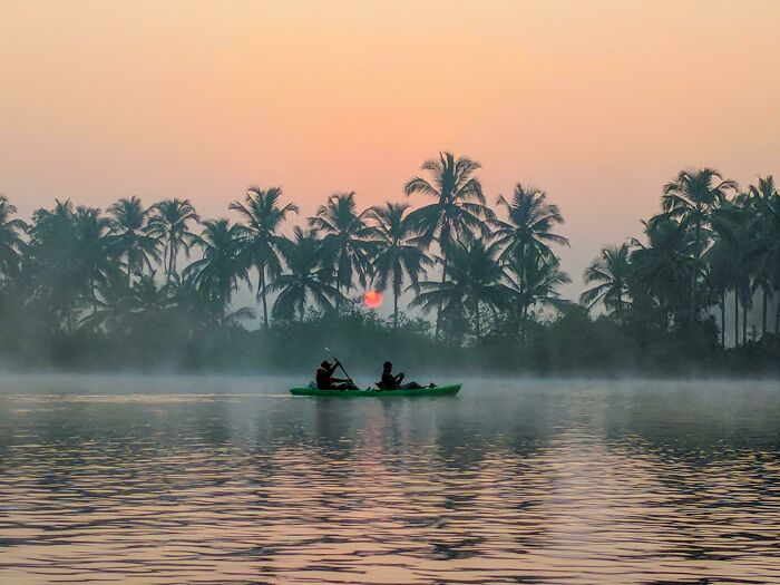 Chèo thuyền kayak ở Ấn Độ.
