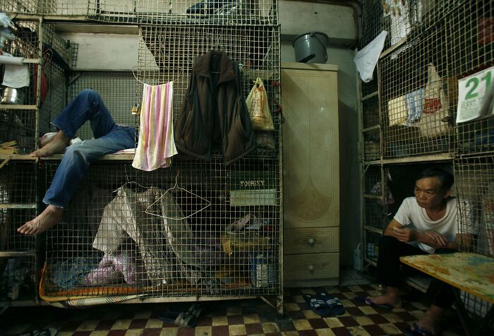 Những ngôi nhà lồng thép ở Hong Kong là nơi ở của hàng nghìn người.