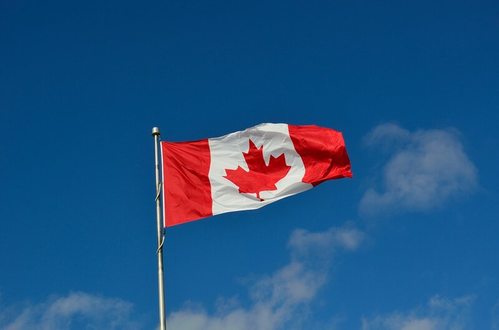 Tên gọi Canada bắt nguồn từ Kanata trong ngôn ngữ của người Iroquois Saint Lawrence, nghĩa là “làng” hay “khu định cư”. Ảnh: DNW.