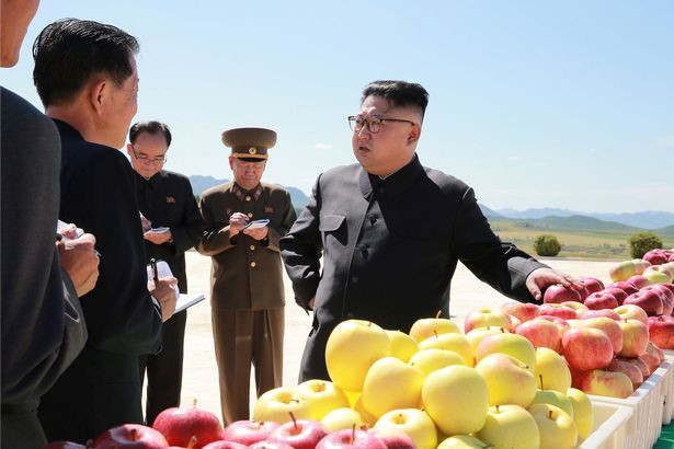 Tổng thống Mỹ Donald Trump, trong bài phát biểu đầu tiên tại Đại hội đồng trong cương vị là Tổng thống Mỹ đã cảnh báo, Washington sẽ "hủy diệt Triều Tiên hoàn toàn" nếu bị đe dọa.
