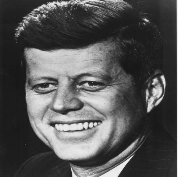 Năm 1963, Tổng thống Kennedy "ngoại tình" với một người phụ nữ Đông Đức có tên Ellen Rometsch. Theo ATI, Ellen có thể là một gián điệp. Ảnh: ATI.