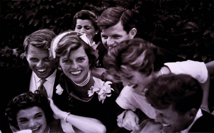 Cuốn nhật ký của Jackie Kennedy phần nào tiết lộ về mối quan hệ phức tạp của bà với những người anh em của chồng. Ảnh: ATI.