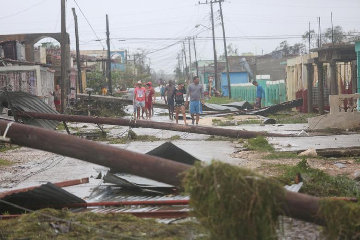 Trước đó, bão Irma mang theo mưa lớn và gió mạnh đã tàn phá miền Bắc Cuba. Ảnh: Reuters.