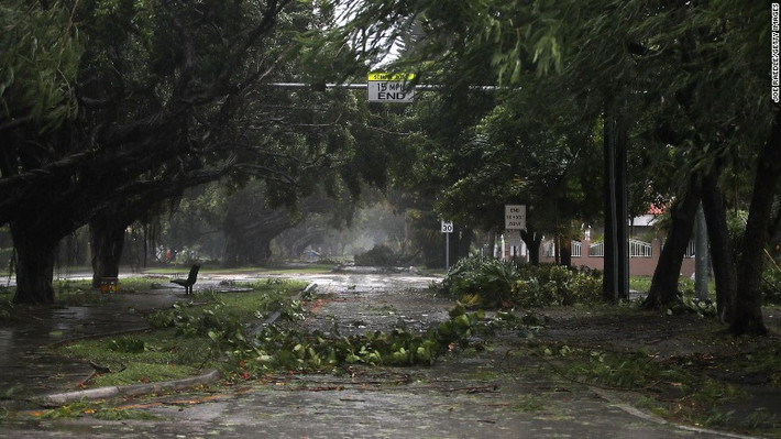 "Tôi rất lo cho bờ biển phía Tây Florida", Thống đốc Florida Rick Scott nói với Fox News Sunday. Ảnh: CNN.