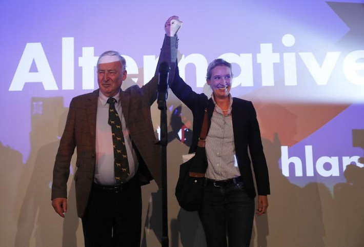 Alice Weidel và Alexander Gauland, ứng cử viên hàng đầu của đảng cực hữu chống nhập cư AfD. Ảnh: Reuters.