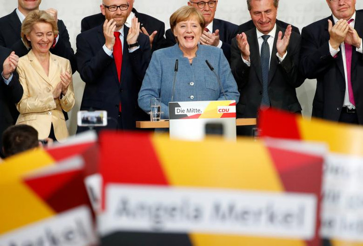 Phát biểu sau khi kết quả sơ bộ của cuộc bầu cử được công bố, Thủ tướng Angela Merkel tuyên bố những tuần tới sẽ là khoảng thời gian khó khăn nhưng liên đảng CDU/CSU sẽ thành công với trách nhiệm của mình trước người dân Đức. Ảnh: Reuters.