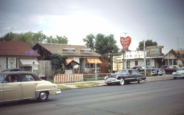 Một địa điểm tổ chức hôn lễ ở Las Vegas trong bức ảnh chụp vào những năm 1950. Ảnh: VT.