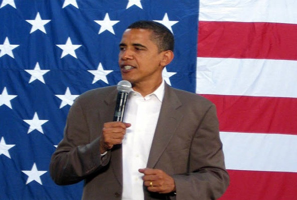 Trong thời gian sống ở Indonesia hồi còn nhỏ, cựu Tổng thống Mỹ Barack Obama từng nuôi một chú khỉ có tên là Tata làm thú cưng. Ảnh: ATI.