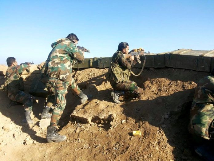 Trong diễn biến khác, Al Masdar News đưa tin, quân đội Syria đã khởi động giai đoạn ba của chiến dịch giải phóng Deir Ezzor hôm 23/9, với mục tiêu là phá hủy những căn cứ cuối cùng của tổ chức khủng bố IS ở trong và xung quanh thành phố. Ảnh: AMN.