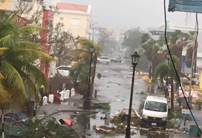 Theo Charles Fernandez, Bộ trưởng Ngoại giao và Thương mại quốc tế của Antigua và Barbuda, cơn bão Irma đã tàn phá 90% Barbuda. Ảnh: Twitter.