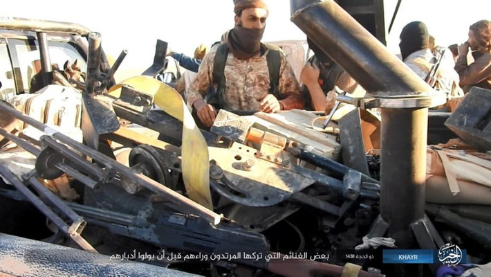 Số vũ khí mà các tay súng IS chiếm được của lực lượng ủng hộ chính phủ Syria trong cuộc đột kích vừa qua. Ảnh: AMN.
