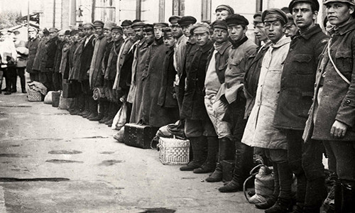 Đông đảo người dân đến thủ đô Moscow từ nhiều khu vực khác nhau. Ảnh: ER.