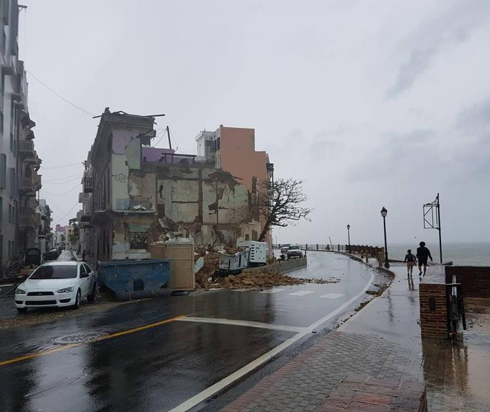 Một ngôi nhà bị hư hại nặng ở San Juan, Puerto Rico. Ảnh: Reuters.