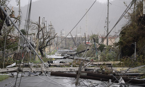 Những cây cột điện bị đổ xuống đường ở Humacao, Puerto Rico, ngày 20/9. Ảnh: CNN.