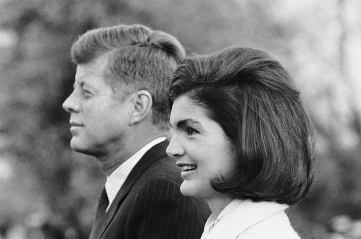 Tổng thống Kennedy và Đệ nhất phu nhân Jackie Kennedy ở bãi cỏ phía Nam của Nhà Trắng ngày 13/11/1963. Ảnh: ATI.