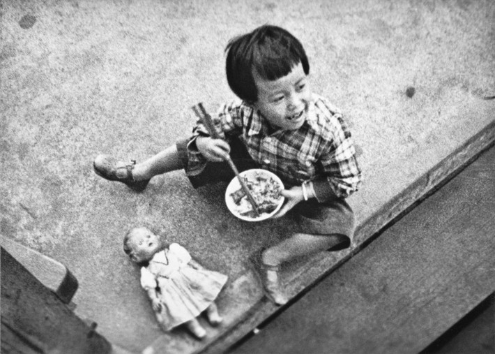 "Đó là một giai đoạn khác, bạn không có thông tin liên lạc tức thời. Tôi hy vọng những bức ảnh sẽ làm sống dậy thời đại đó và khơi gợi một số suy nghĩ", ông nói.
