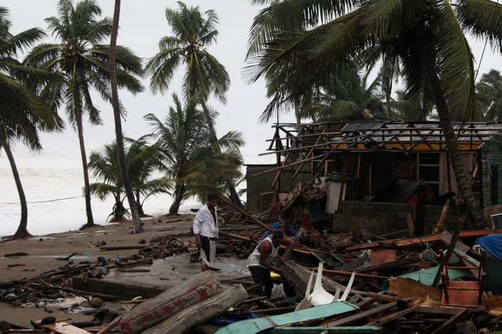 Ngôi nhà của gia đình này ở Nagua gần như bị phá hủy hoàn toàn. Ảnh: Reuters.