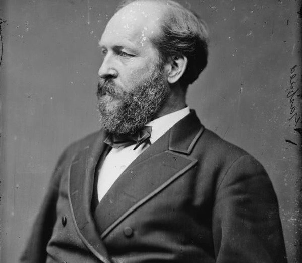 Cột sống của cựu Tổng thống Mỹ James Garfielad, với một lỗ thủng do trúng đạn trong vụ ám sát năm 1881, đã được trưng bay tại Bảo tàng Y học Quốc gia năm 2000. Ảnh: ATI.