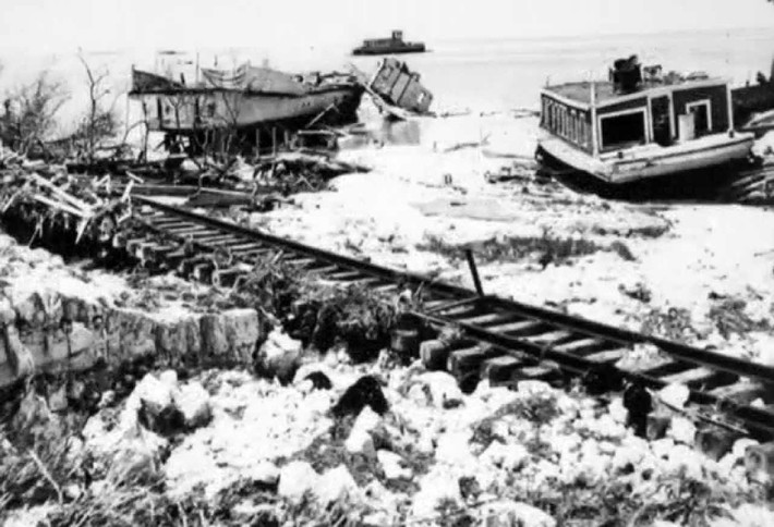Năm 1935, cơn bão Labor Day mạnh cấp 5 tấn công quần đảo Florida Keys, cướp đi sinh mạng của hơn 400 người. Ảnh: DT.